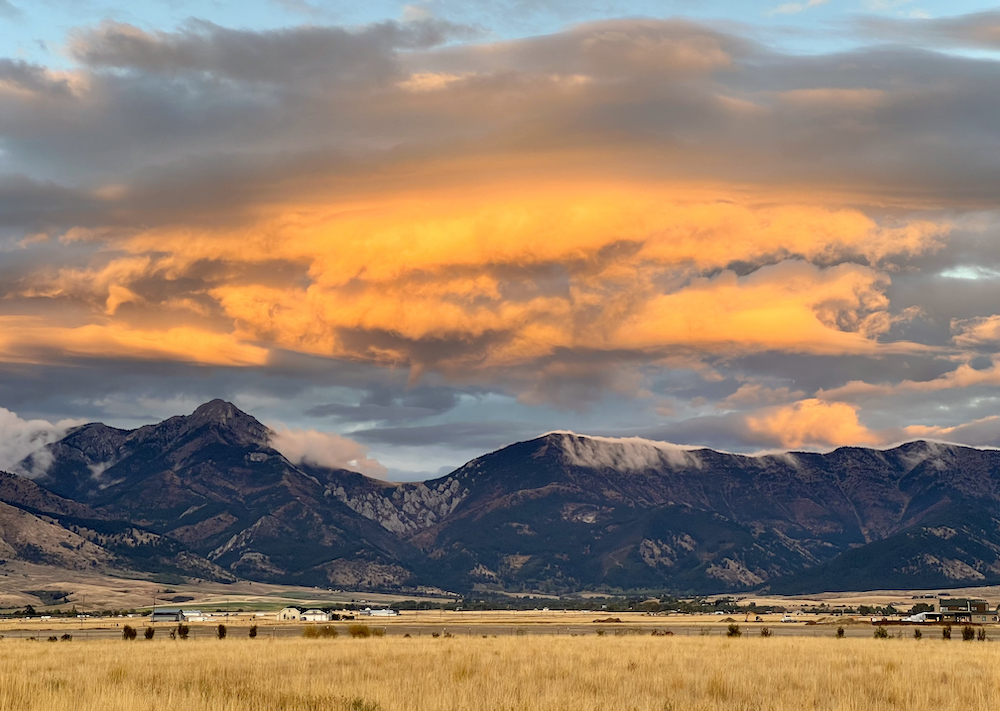 Landscape view of mountains in Bozeman, Montana at sunset