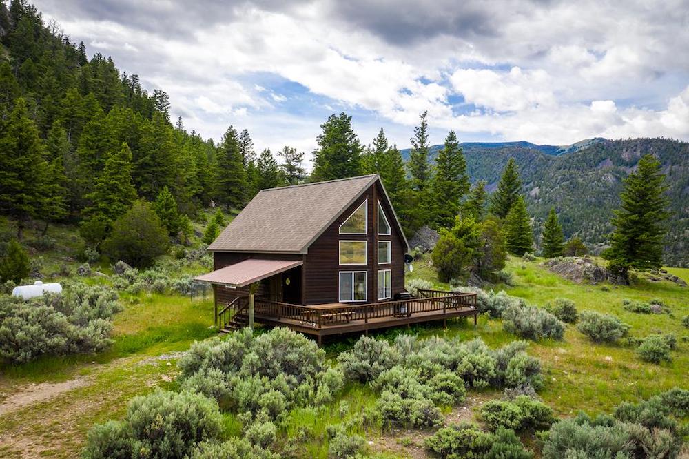 exterior view of cabin in montana